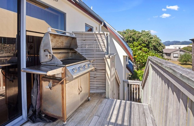 Tuhua Views - Waihi Beach Holiday Home