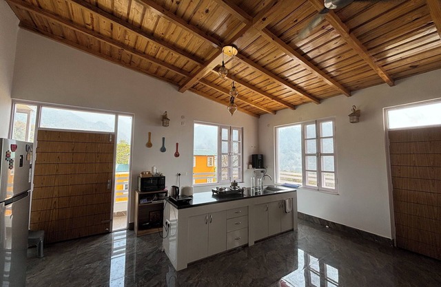 Tulip Villa with AC in Kotabagh