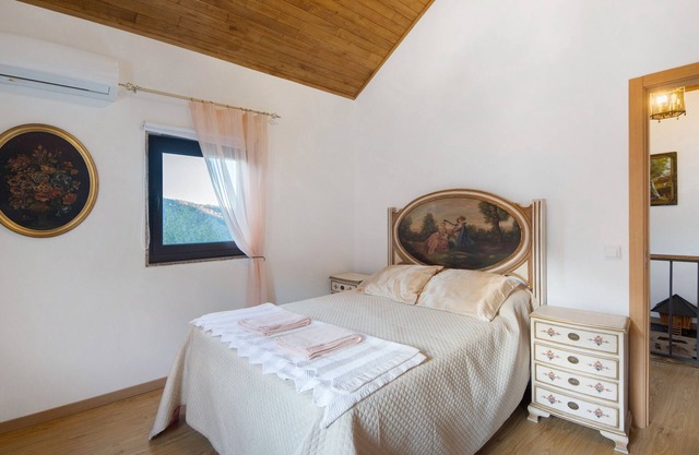 Tulipa Room with Shared Pool, Wi-Fi and Air Conditioning