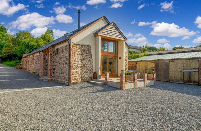 Tumbledown Barn Knowstone