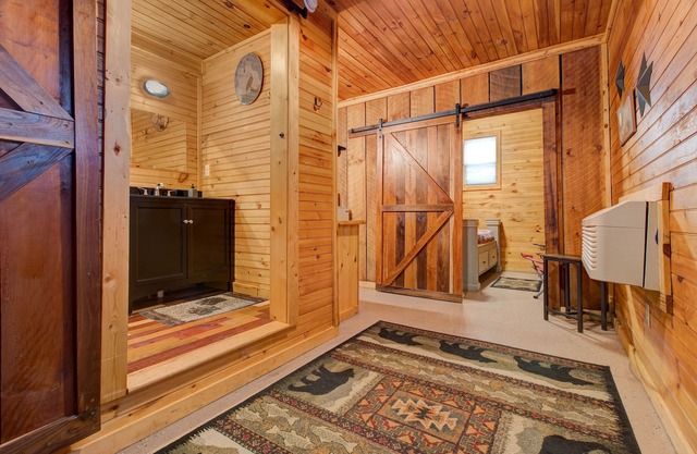 Turning Leaf Cabin 1 in the Red River Gorge Pet Friendly Hi Speed 🛜