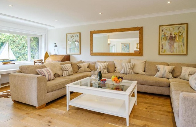 Turret House, Thorpeness - Close to the beach, Thorpeness Lake , Thorpeness Hotel, Golf and Country Club - Aldeburgh Coastal Cottages