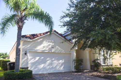 Tuscan Hills 4 Bedroom Pool Home w Game Room