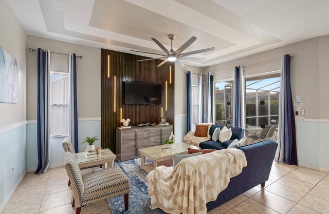 Tuscan Hills Vacation Pool+Spa Home - 9 Miles to Disney Property!