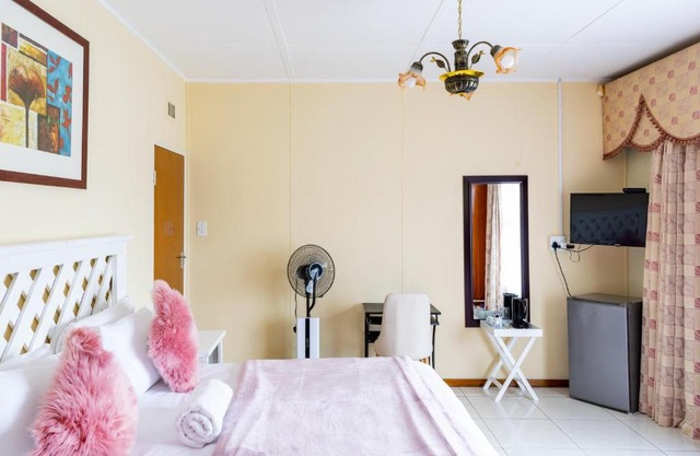 Twenty 4 Hour Rest Bed & Breakfast 2