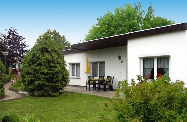 Twin Bungalow at Black Lake, Schwarz