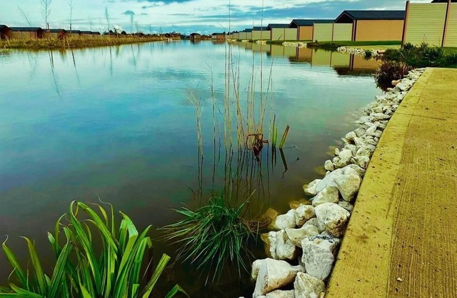 Twin cabin with lake view open plan one bathroom