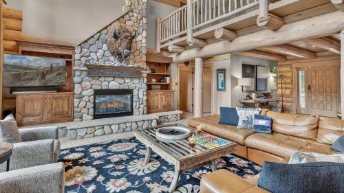 Twin Eagles Lodge