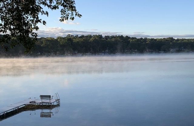 ~Twin Lakes Lakefront with optional pontoon for Rent!~