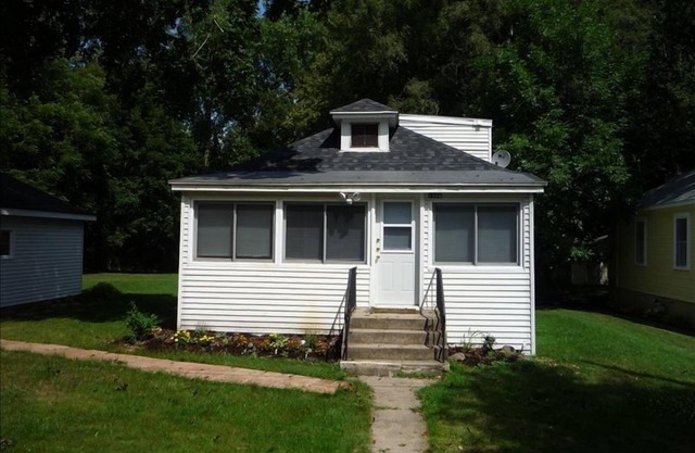 Twin Lakes Rental One Block from Lake Elizabeth