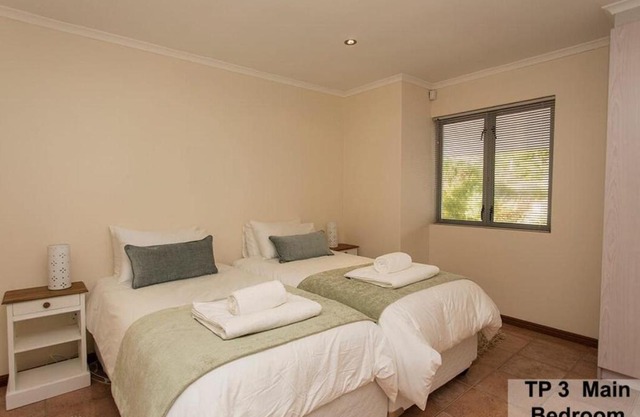 TWIN PIGG Coast House