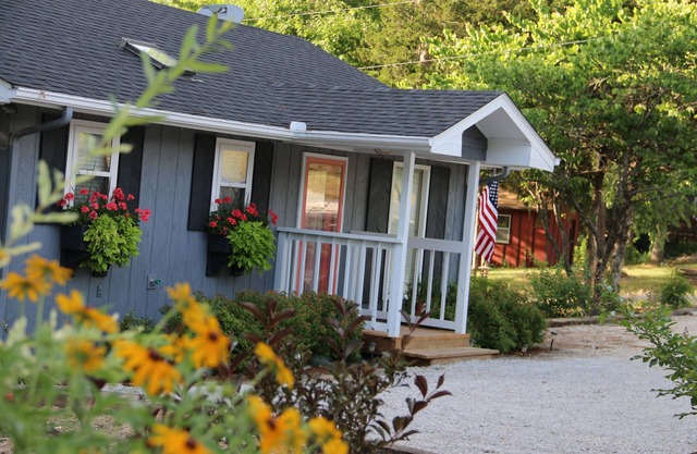 Twin Pines Shanty, Dog Friendly. Sleeps 6. Lakeview. Free Wifi