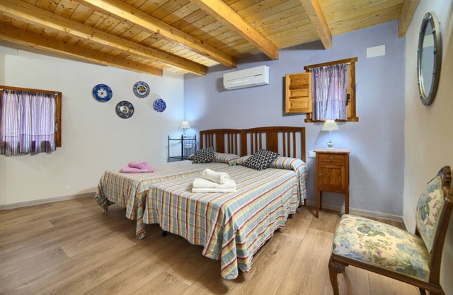 Twin room-Private Bathroom-Mountain view-Azul