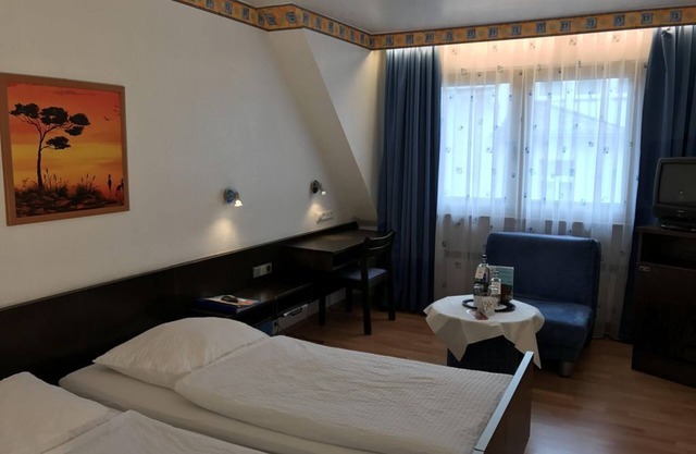 Twin room, shower/WC, guest house - Hotel Rheinlust
