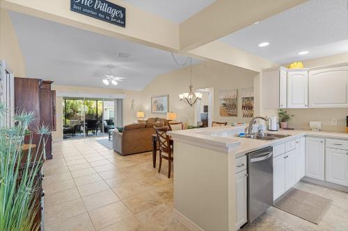 Twisted Oak - Designer Home In The Village Of Sanibel- Villagepeople