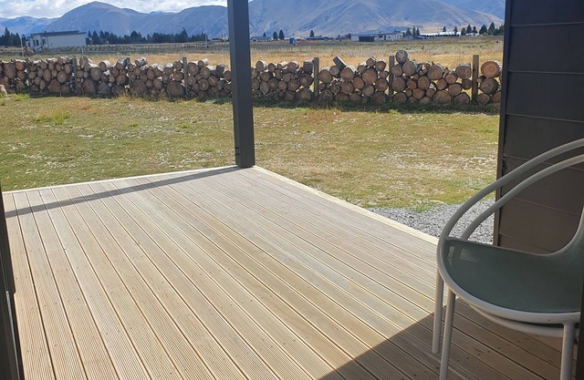 TWIZEL - House near the lake