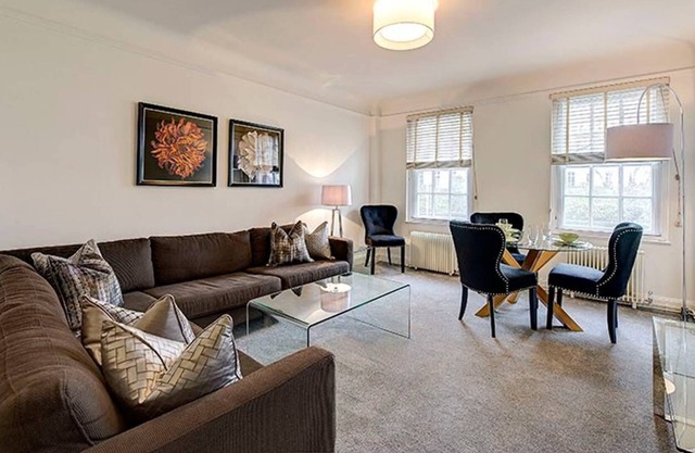 Two Bed Flat in Fashionable Chelsea