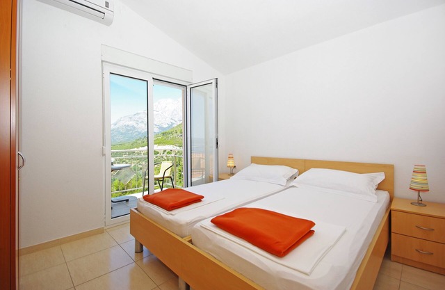 Two bedroom apartment with balcony and sea view Krvavica, Makarska (A-18911-c)