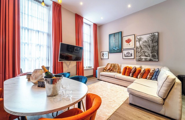 Two Bedroom Apartment 106 (Sleeps 6)