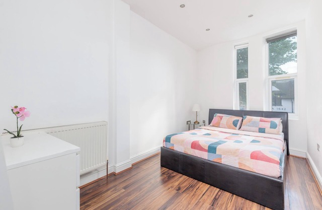 Two Bedroom Apartment At Heart Of Hanwell