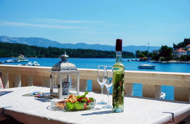 Two bedroom apartment near beach Lumbarda, Korčula (A-9325-a)