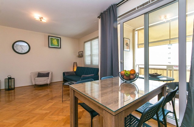Two bedroom apartment with balcony Makarska (A-19637-a)