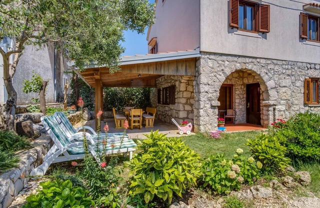Two bedroom apartment with air-conditioning Punta križa, Cres (A-867-a)