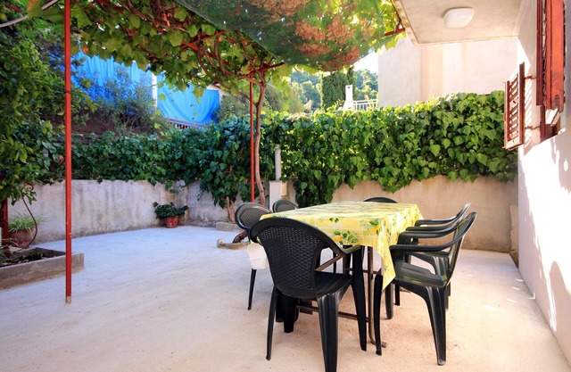 Two bedroom apartment near beach Brna, Korčula (A-560-a)