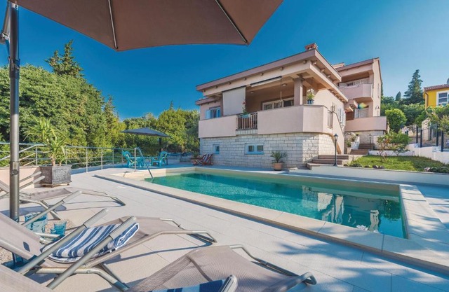 Two-Bedroom Apartment in Sutomiscica