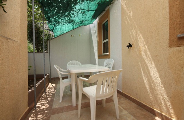Two bedroom apartment near beach Metajna, Pag (A-6497-b)