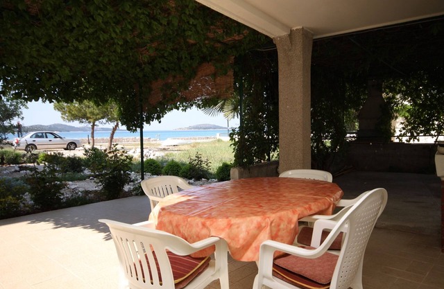 Two bedroom apartment near beach Žaborić, Šibenik (A-6097-b)