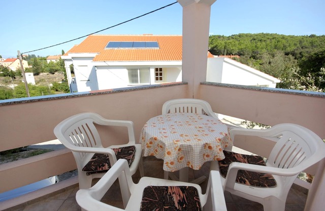 Two bedroom apartment with terrace and sea view Lukoran, Ugljan (A-836-a)