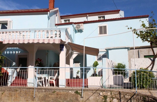 Two bedroom apartment with terrace Lukoran, Ugljan (A-11672-a)