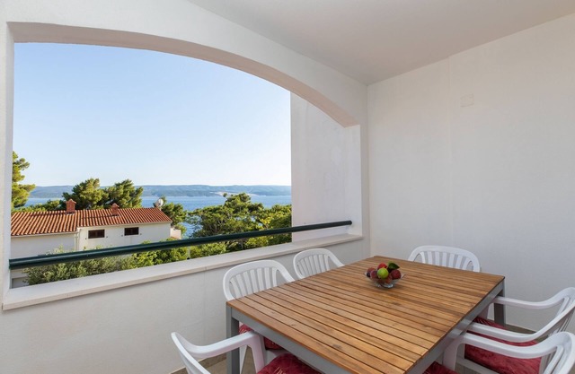 Two bedroom apartment with terrace and sea view Medići, Omiš (A-1046-d)