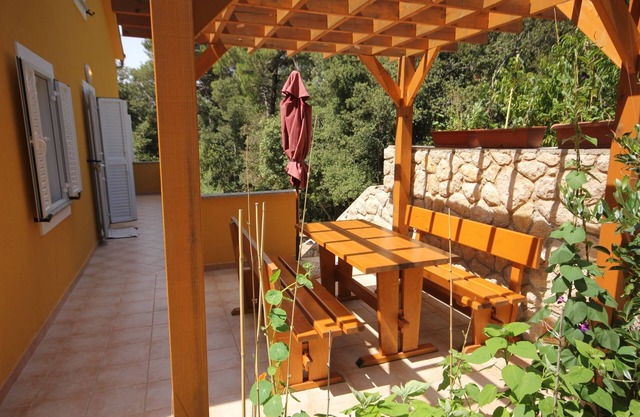 Two bedroom apartment with terrace Artatore, Lošinj (A-8022-c)