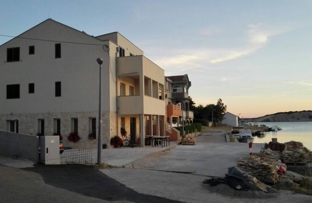 Two bedroom apartment with balcony and sea view Šimuni, Pag (A-18386-a)