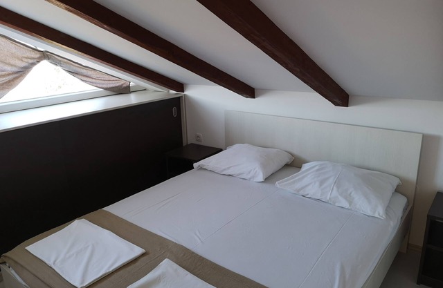 Two bedroom apartment with balcony Lopar, Rab (A-16680-e)