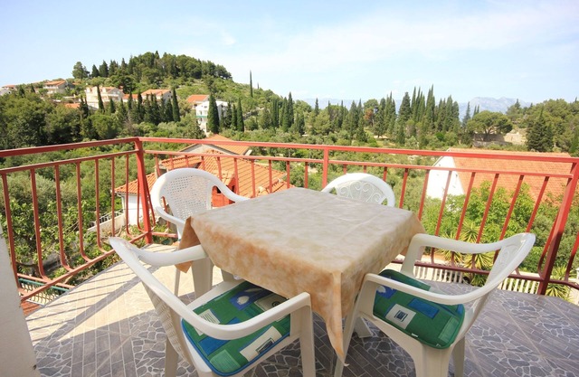 Two bedroom apartment with terrace and sea view Trpanj, Pelješac (A-10083-b)