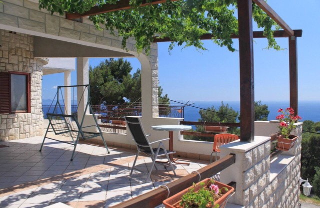 Two bedroom apartment with terrace and sea view Sveta Nedilja, Hvar (A-8792-a)