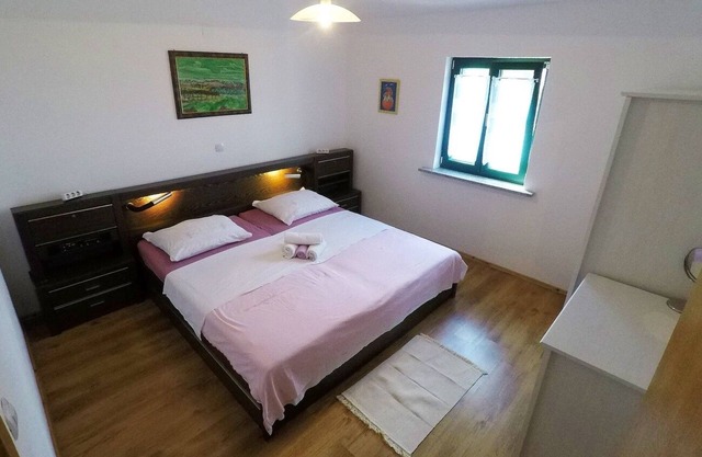 Two bedroom apartment with terrace and sea view Bošana, Pag (A-22692-c)