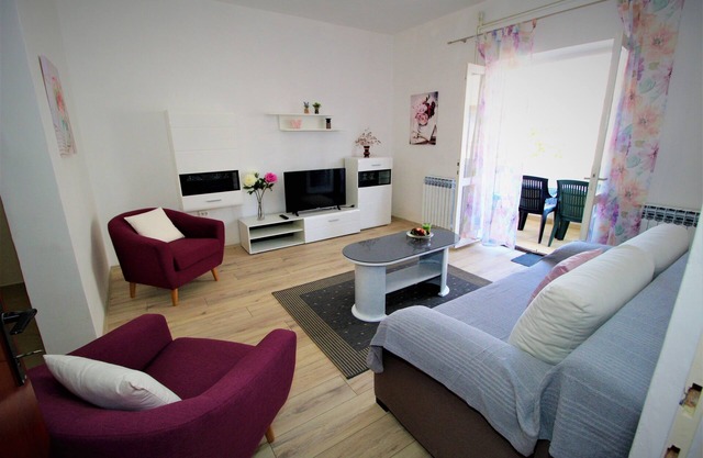 Two bedroom apartment with balcony and sea view Pag (A-13060-c)