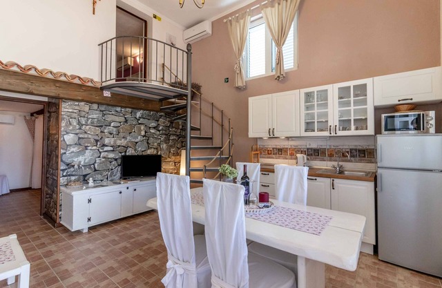 Two bedroom apartment with terrace Banjol, Rab (A-19804-b)