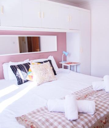 Two bedroom corporate and family stay with parking - Orbitat Accommodations