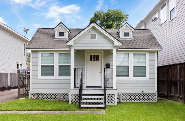 Two-bedroom cottage house in prime central location