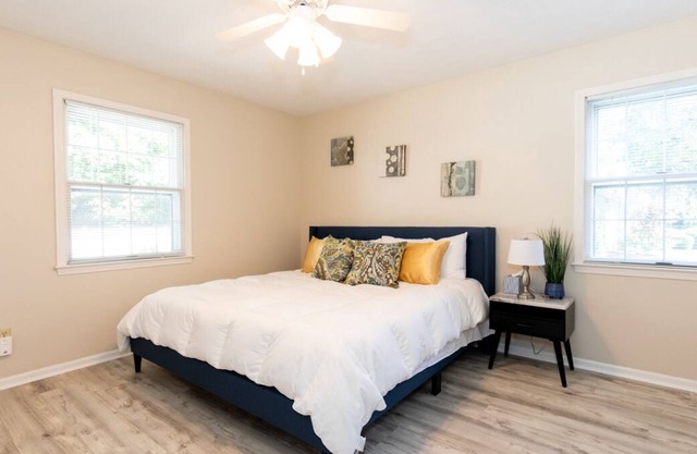 Two Bedroom Cozy Cottage near Sports Force, Kalahari, and Cedar Point!