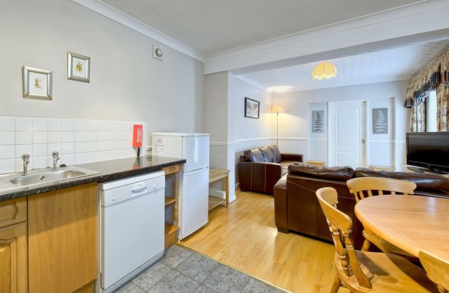 Two bedroom Garden Maisonette in London