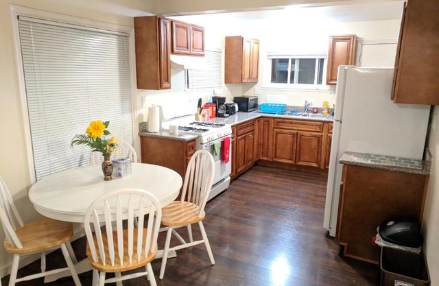 Two-Bedroom House near Napa, Six Flags & Freeway