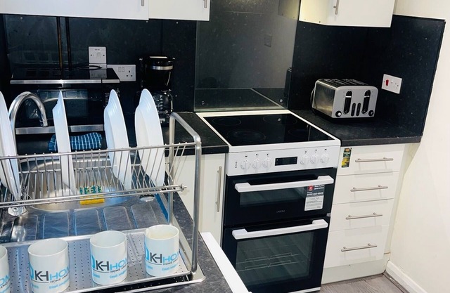 Two bedroom in a Victorian house located nearby Leicester City Centre.
