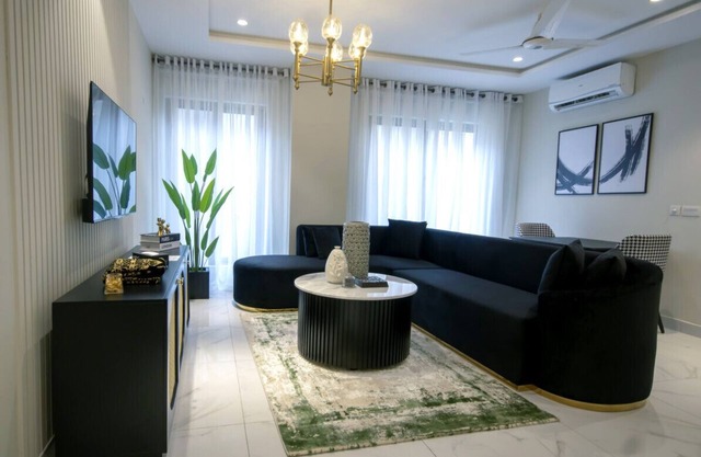 Two Bedroom Luxury Apartment -tCityscape Comfort Retreat