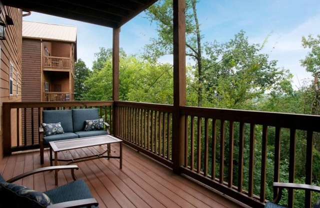 Two Bedroom Luxury Condo, Pigeon Forge, Tennessee (1890945)